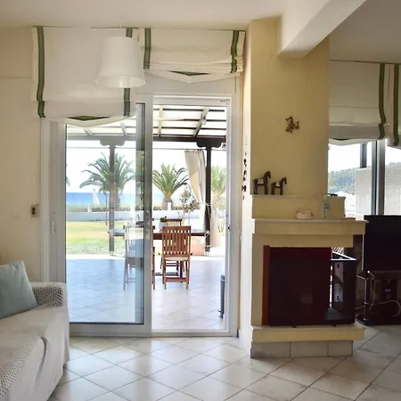 Σπίτι διακοπών Stunning Beachfront For Rent