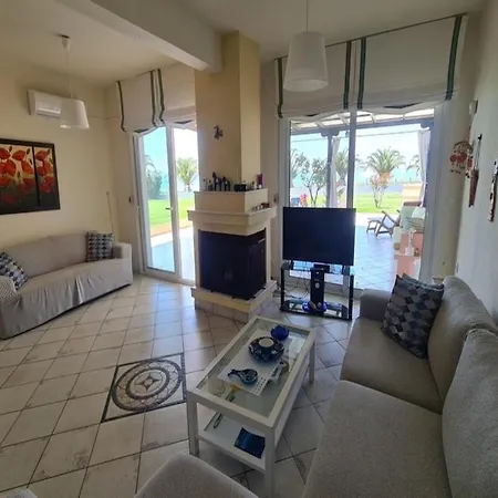 Stunning Beachfront For Rent Metokhion Konstamonitou