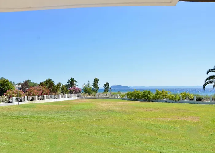 Stunning Beachfront For Rent Casa de Férias Metokhion Konstamonitou