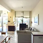Hébergement de vacances Stunning Beachfront For Rent *
