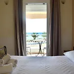 Stunning Beachfront For Rent Hébergement de vacances Metokhion Konstamonitou