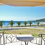 Stunning Beachfront For Rent Hébergement de vacances