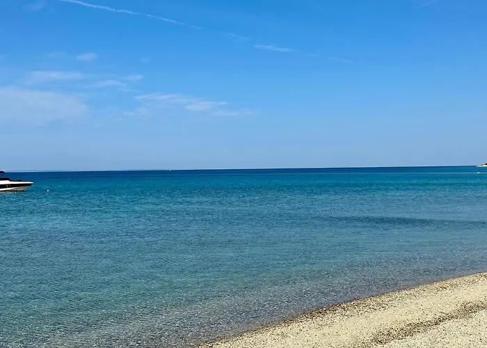 Stunning Beachfront For Rent בית נופש *