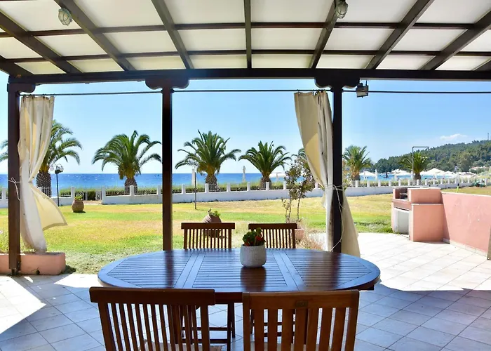 Stunning Beachfront For Rent בית נופש