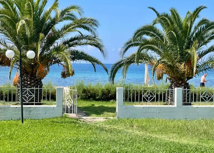 Stunning Beachfront For Rent בית נופש *