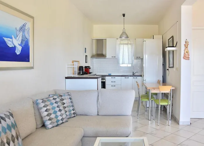 Stunning Beachfront For Rent בית נופש