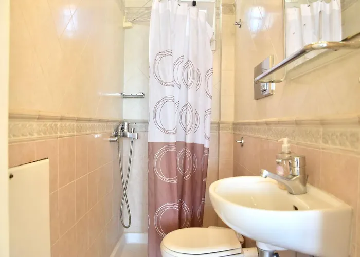 Stunning Beachfront For Rent בית נופש