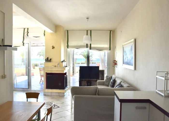 בית נופש Stunning Beachfront For Rent *