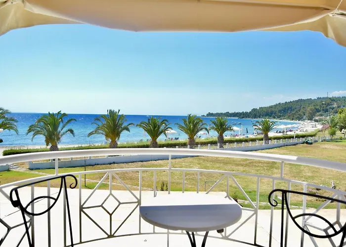 Stunning Beachfront For Rent בית נופש