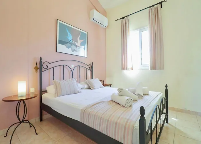 Stunning Beachfront For Rent בית נופש